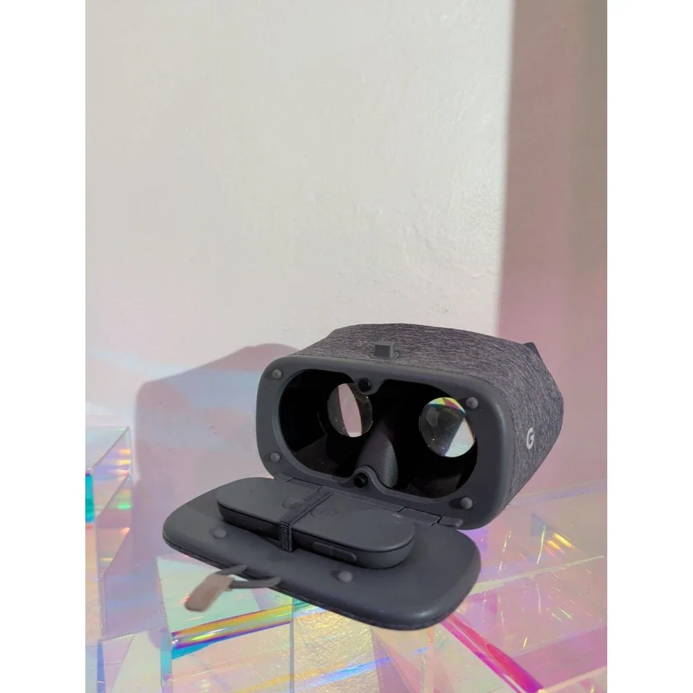 Google Daydream View Virtual Reality Headset - Fog